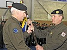 Generalmajor Brieger übergibt das Kommando an Oberstleutnant Holzbauer. (Bild öffnet sich in einem neuen Fenster)