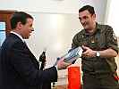 Oberstleutnant Kirchebner mit dem OSZE-Vertreter in Banja Luka, Donati. (Bild öffnet sich in einem neuen Fenster)
