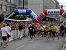 Startschuß zum 6. Sarajevo-Halbmarathon. (Bild öffnet sich in einem neuen Fenster)