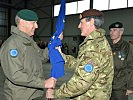 General Sir Shirreff übergibt das Kommando an Generalmajor Heidecker, l. (Bild öffnet sich in einem neuen Fenster)