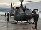 Letzte Vorbereitungen für den Heimflug der beiden Agusta Bell 212. (Bild öffnet sich in einem neuen Fenster)