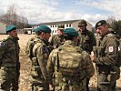 Oberstleutnant Steingreß, r., bei der Nachbesprechung. (Bild öffnet sich in einem neuen Fenster)