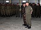 Generalmajor Dieter Heidecker, r., und Brigadegeneral József Szpisják. (Bild öffnet sich in einem neuen Fenster)