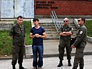 An der Gedenkstätte Potocari/Srebrenica. (Bild öffnet sich in einem neuen Fenster)