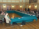 Die Teilnehmer der Konferenz. (Bild öffnet sich in einem neuen Fenster)