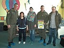 Das CIMIC-Team mit der Leiterin des Therapiezentrums. (Bild öffnet sich in einem neuen Fenster)