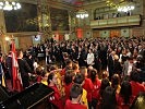 Festgäste im Haus der bosnisch-herzegowinischen Streitkräfte. (Bild öffnet sich in einem neuen Fenster)