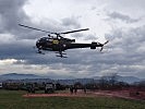Der Hubschrauber bei der Landung. (Bild öffnet sich in einem neuen Fenster)