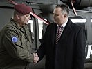 Minister Doskozil mit dem neuen EUFOR-Kommandanten Generalmajor Schrötter. (Bild öffnet sich in einem neuen Fenster)