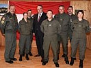 Doskozil mit österreichischen EUFOR-Soldaten. (Bild öffnet sich in einem neuen Fenster)