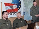 Aktuelle Informationen durch Kontingentskommandant Oberst Taschler, r. (Bild öffnet sich in einem neuen Fenster)