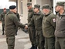 General Commenda begrüßt österreichische EUFOR-Soldaten. (Bild öffnet sich in einem neuen Fenster)