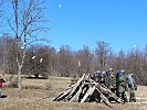 Gegenstände werden geworfen, während eine Sperre geräumt wird. (Bild öffnet sich in einem neuen Fenster)