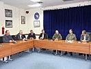 Die Besucher beim EUFOR-Kommandanten, Generalmajor Waldner. (Bild öffnet sich in einem neuen Fenster)