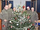 Die Soldaten bereiten sich auf Weihnachten vor. (Bild öffnet sich in einem neuen Fenster)