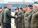 Die Soldaten begrüßen Minister Kunasek. (Bild öffnet sich in einem neuen Fenster)