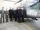 Beim Notarzthubschrauberteam. (Bild öffnet sich in einem neuen Fenster)