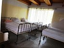 Bescheidene Ausstattung der Krankenzimmer. (Bild öffnet sich in einem neuen Fenster)