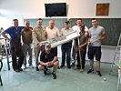 Eltern und der Direktor arbeiten beim Projekt mit. (Bild öffnet sich in einem neuen Fenster)