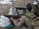 Die türkischen Soldaten beim Schießen. (Bild öffnet sich in einem neuen Fenster)
