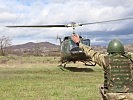 Der Notarzthubschrauber landet. (Bild öffnet sich in einem neuen Fenster)