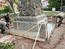 Die Soldaten bei der Anfertigung des neuen Fundaments. (Bild öffnet sich in einem neuen Fenster)