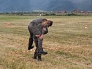 Bergung eines Kameraden: Ein Teil des "Combat Fitness Tests". (Bild öffnet sich in einem neuen Fenster)
