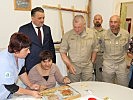 Im Betreuungsheim werden Bilder, Keramik und Stoffe angefertigt. (Bild öffnet sich in einem neuen Fenster)