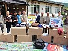 Kleidung für jedes Wetter sowie diverse Spielwaren wurden übergeben. (Bild öffnet sich in einem neuen Fenster)