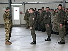 Die Meldung an EUFOR-Kommandant Generalmajor Reinhard Trischak. (Bild öffnet sich in einem neuen Fenster)