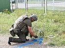 Ein Fund wird durch die EOD-Einheit markiert und beseitigt. (Bild öffnet sich in einem neuen Fenster)