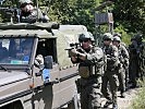 Szenario: Das Evakuierungs-Team stößt auf bewaffneten Feind. (Bild öffnet sich in einem neuen Fenster)