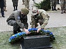 Kranzniederlegung durch den EUFOR- und NATO-Kommandanten. (Bild öffnet sich in einem neuen Fenster)