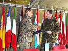 Generalmajor Villalaín, r., und der bosnische Generalleutnant Podzic. (Bild öffnet sich in einem neuen Fenster)