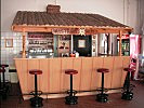 Die Bar in der Edelweiß-Hütte ist einer der Freizeit-Treffpunkte. (Bild öffnet sich in einem neuen Fenster)