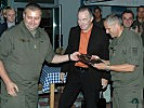 Schrötter, l., beendet nach 7 Monaten seine Arbeit in Bosnien. (Bild öffnet sich in einem neuen Fenster)