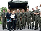 CIMIC-Gruppe, Oberst Lohnegger und Mitarbeiterinnen des Sozialzentrums. (Bild öffnet sich in einem neuen Fenster)