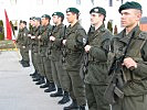 Fahnentrupp und Ehrengruppe. (Bild öffnet sich in einem neuen Fenster)