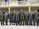Brigadegeneral Wundrak, Mitte, mit den LOT-Soldaten in Vlasenica. (Bild öffnet sich in einem neuen Fenster)