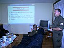 Briefing in Bratunac durch Major Gerhard Tripolt. (Bild öffnet sich in einem neuen Fenster)