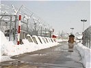 Auch im Winter wird das Camp ständig bewacht. (Bild öffnet sich in einem neuen Fenster)