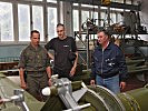 Major Sperling, l., kontrolliert Waffenfabriken und zivile Waffenhändler. (Bild öffnet sich in einem neuen Fenster)