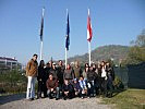 Die österreichischen Soldaten mit Schüler und Lehrer aus Tuzla. (Bild öffnet sich in einem neuen Fenster)