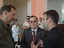 Oberst Teichmann, l., und Verkehrsminister Zoran Miliæ bei der Eröffnung. (Bild öffnet sich in einem neuen Fenster)
