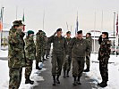 Generalmajor Bair, l., und General Entacher auf dem Weg zum "Office Call". (Bild öffnet sich in einem neuen Fenster)