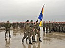 Vorbeimarsch der neuen Standarte an der Truppe. (Bild öffnet sich in einem neuen Fenster)