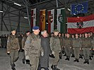 V.l.: Bair, Köck und Heidecker schreiten die Front ab. (Bild öffnet sich in einem neuen Fenster)