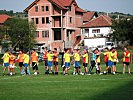 Die Teams begrüßen sich. (Bild öffnet sich in einem neuen Fenster)