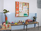 ...ließen sich die Eröffnungsgäste von den Kinderarbeiten beeindrucken. (Bild öffnet sich in einem neuen Fenster)