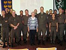 Kury mit den Soldaten aus Tuzla. (Bild öffnet sich in einem neuen Fenster)